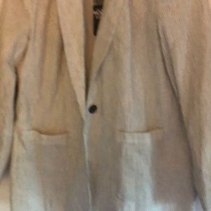 New with tags, very cute capri suit